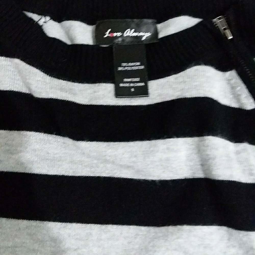 Sweaters - Picture 2 of 8